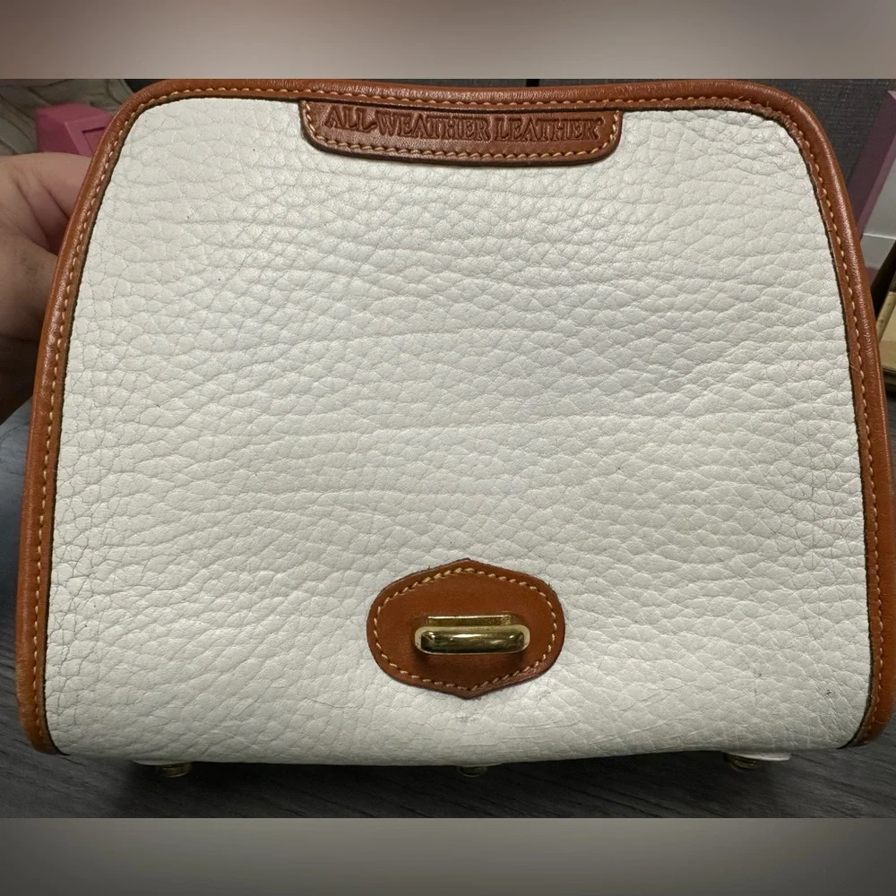 Vintage Dooney Bourke Leather White Essex Shoulder Bag Brass Hardware Tan Trim - Picture 14 of 17